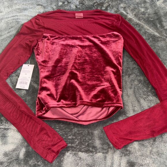Nwt XS deep red long sleeve shirt velvet like stomach and lace arm etc - Picture 4 of 6